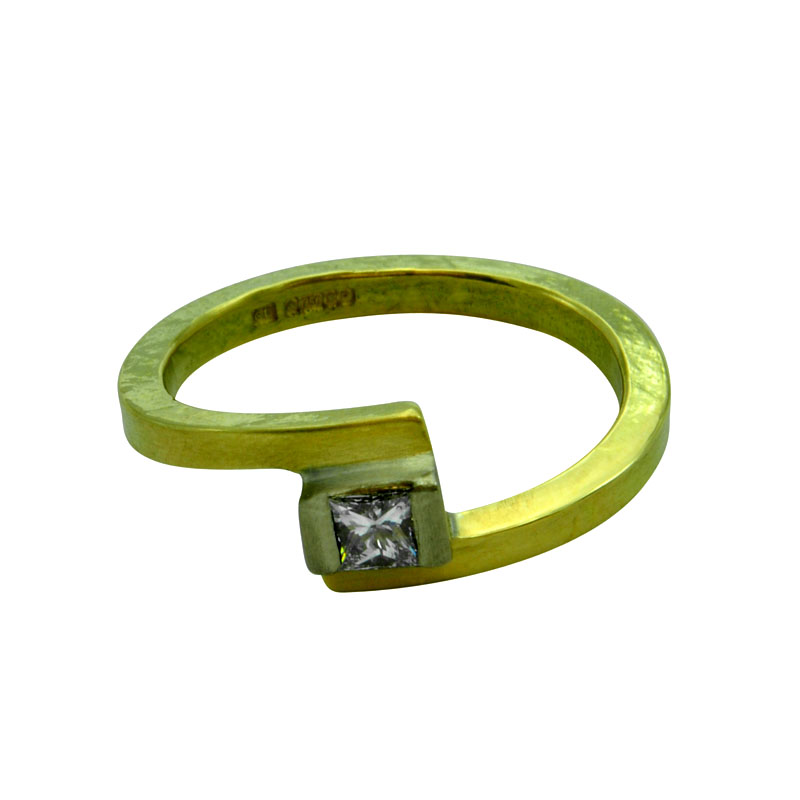 18ct yellow gold princes cut diamond engagement ring