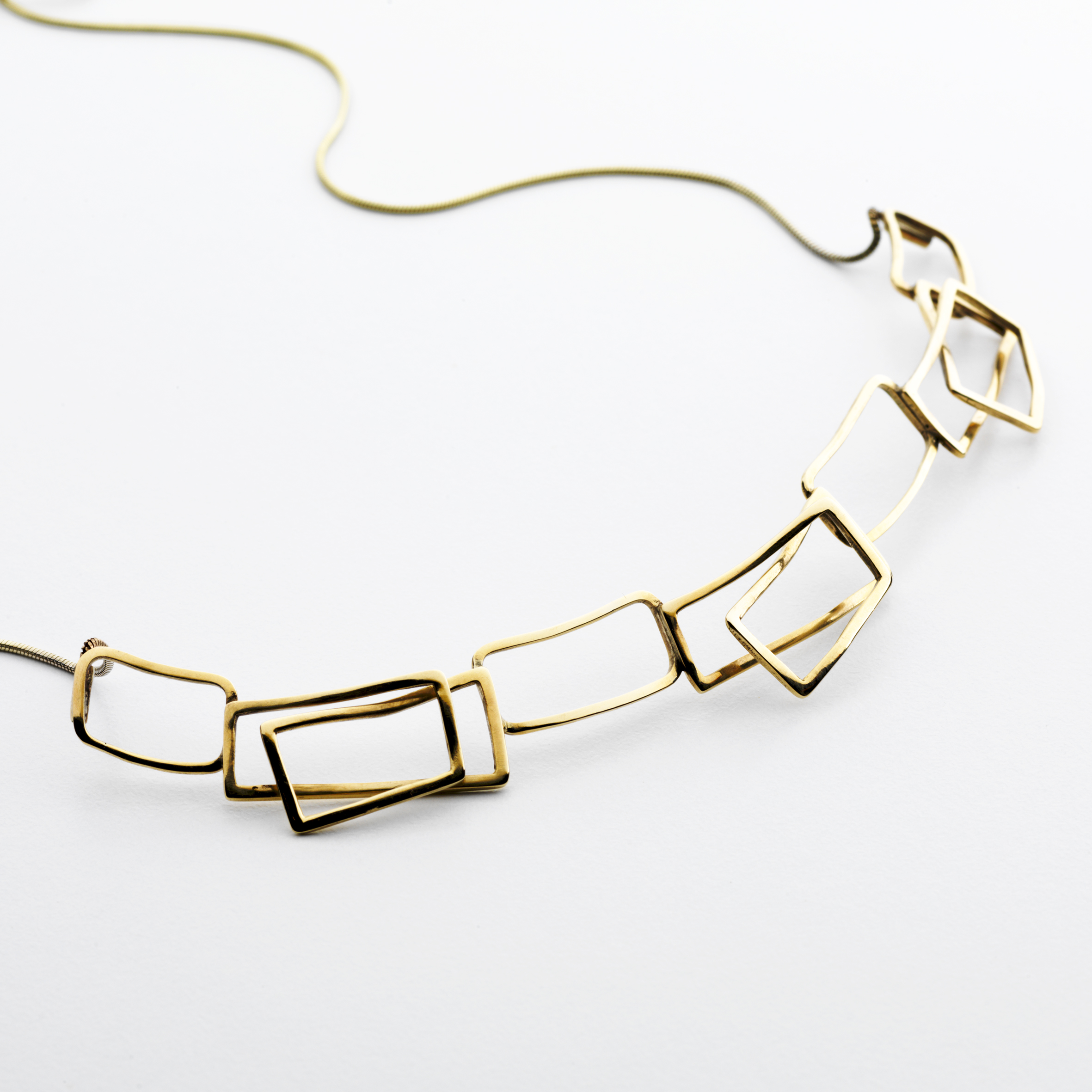 https://www.gennadelaney.com/wp-content/uploads/2018/10/Bespoke-Jewellery-Elegant-Gold-Necklace.jpg