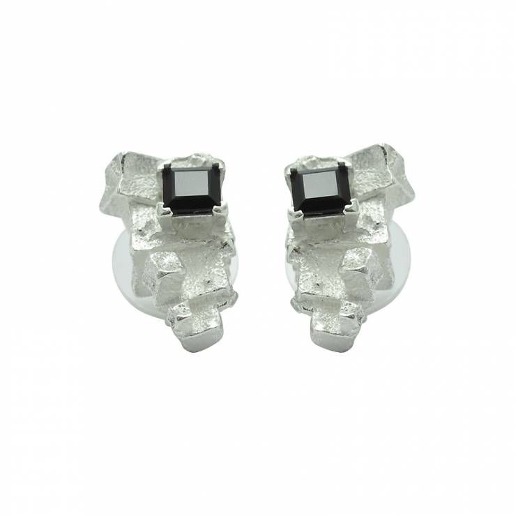 Pyramid onyx stud earrings